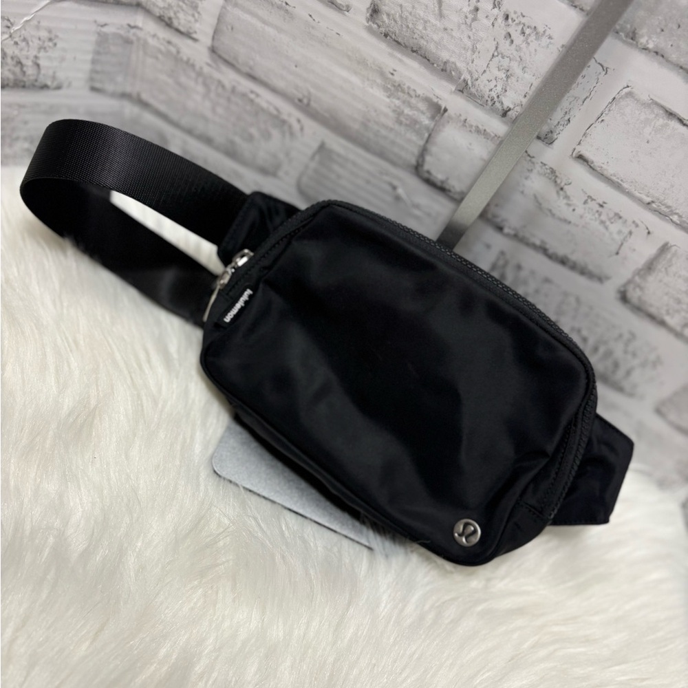 Lululemon everywhere belt bag 2L